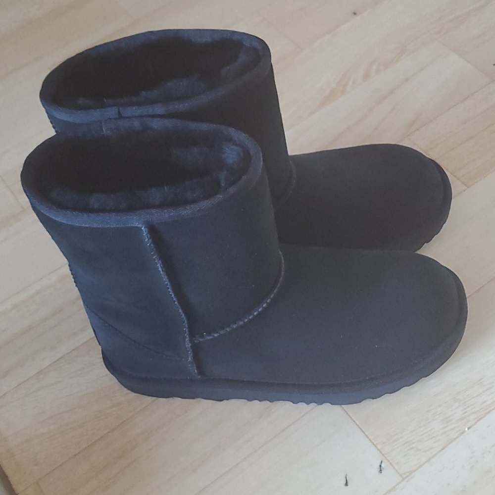Brand New Kid's Classic 11 UGG
